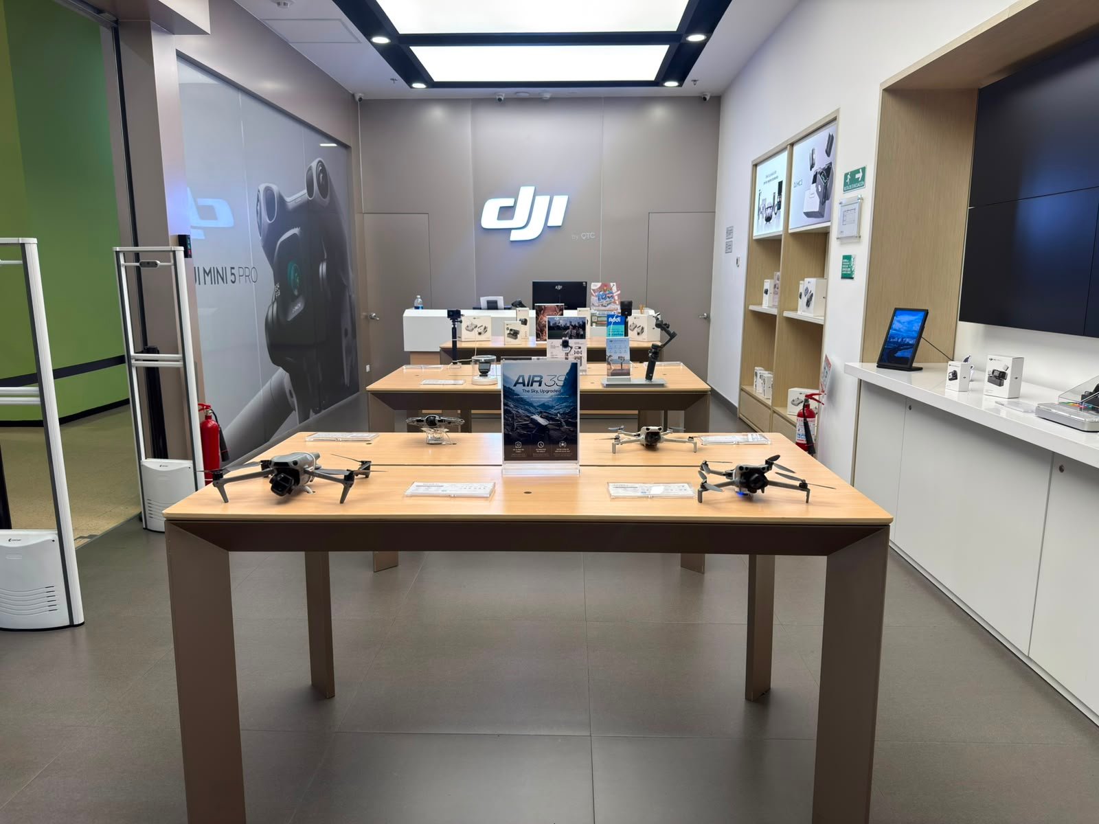 Interior de DJI Centro Mayor